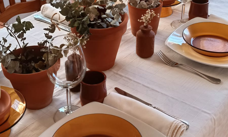 Decoración de mesas en tonos terracota