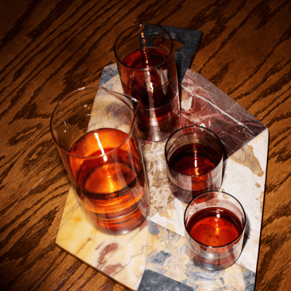 Vasos y jarra de la colección Kelly Wearstler x H&M HOME